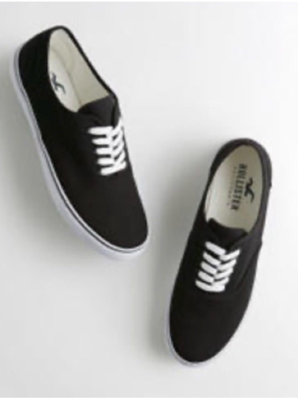 Hollister Black Canvas Sneakers Unisex
Lace Up Low Top Shoes NWT